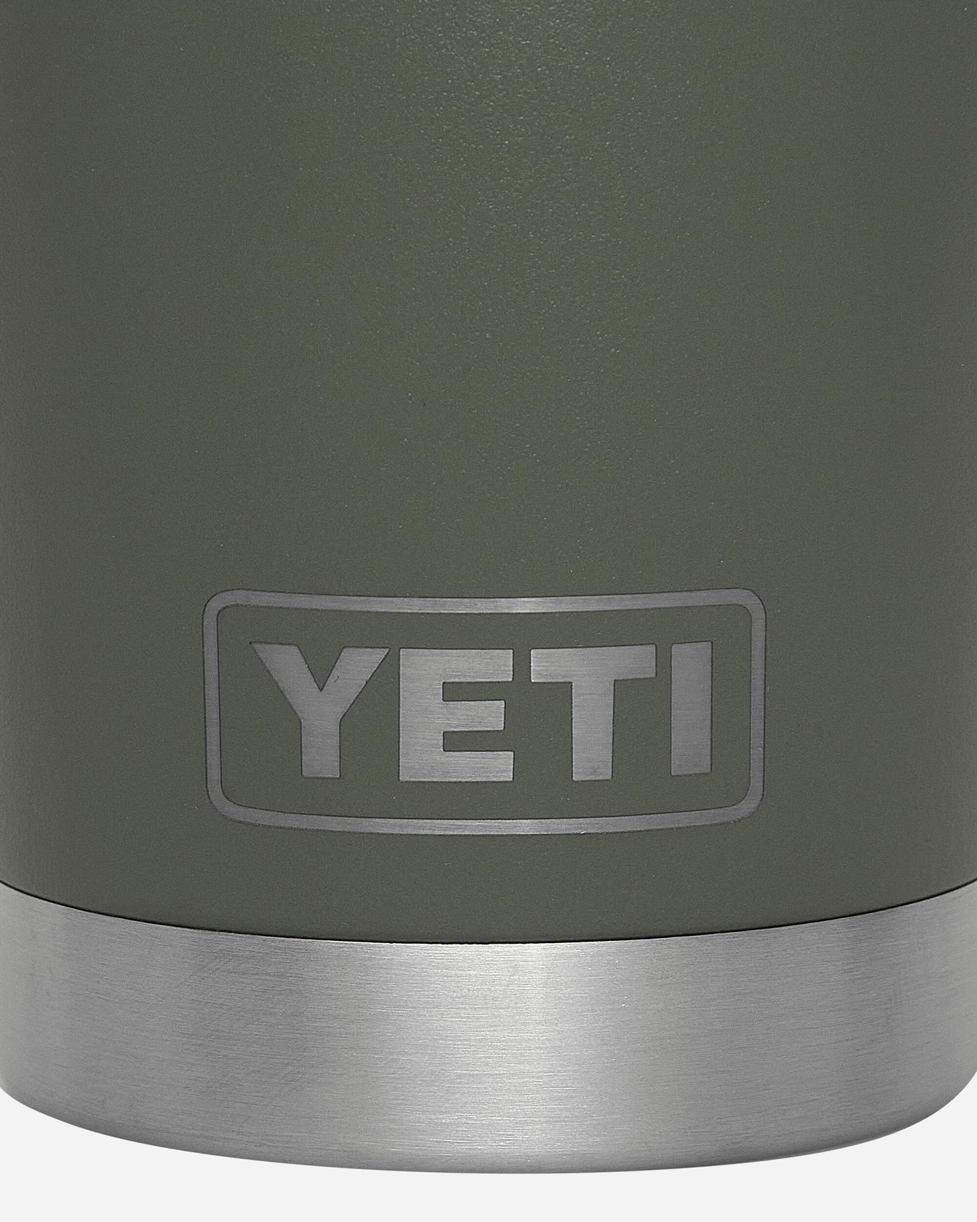 YETI Rambler Tumbler 20Oz Camp Green Equipment Bottles and Bowls 0305 F23G